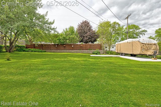 6394 Manson Drive, Waterford Charter Township, MI 48329