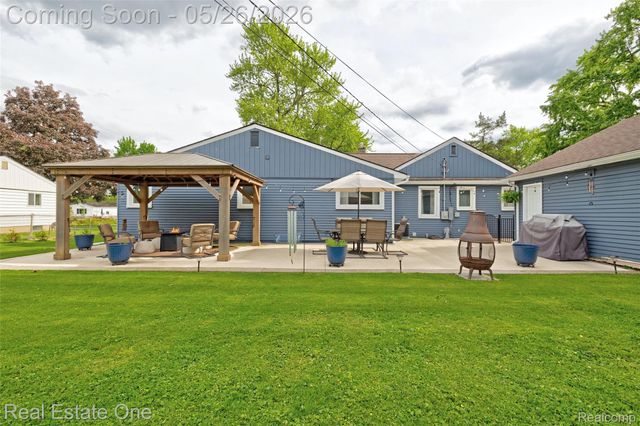 6394 Manson Drive, Waterford Charter Township, MI 48329