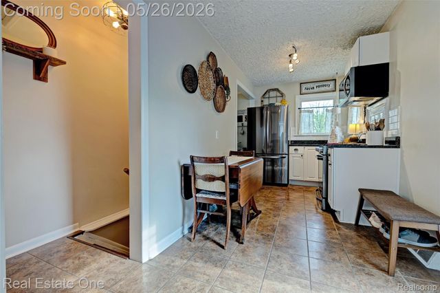 6394 Manson Drive, Waterford Charter Township, MI 48329
