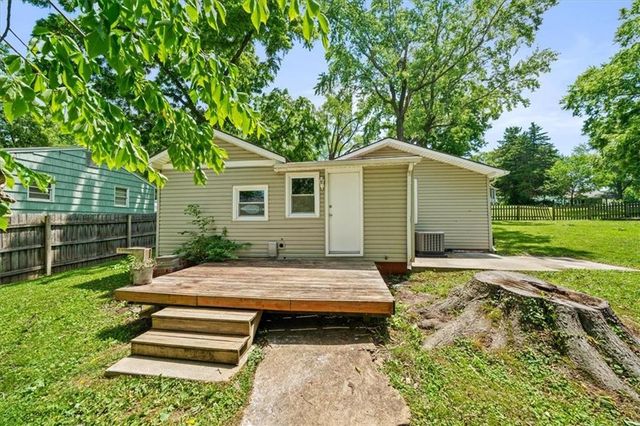 1524 S Home Avenue, Independence, MO 64052