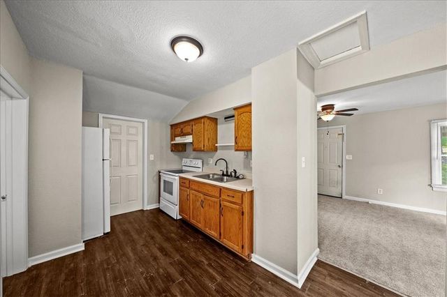 1524 S Home Avenue, Independence, MO 64052