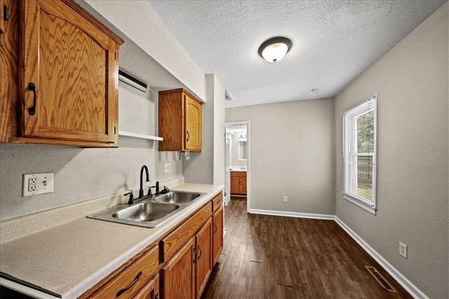 1524 S Home Avenue, Independence, MO 64052