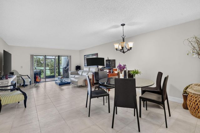 21211 Lago Circle C, Boca Raton, FL 33433