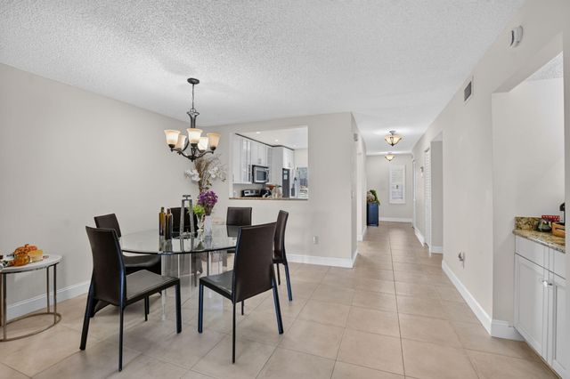 21211 Lago Circle C, Boca Raton, FL 33433