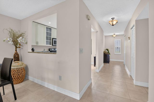 21211 Lago Circle C, Boca Raton, FL 33433