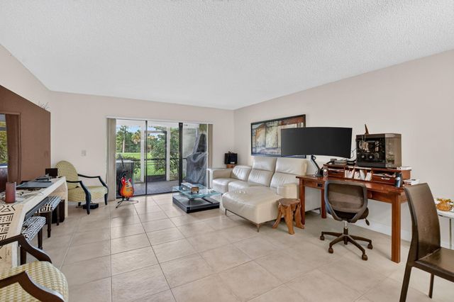 21211 Lago Circle C, Boca Raton, FL 33433