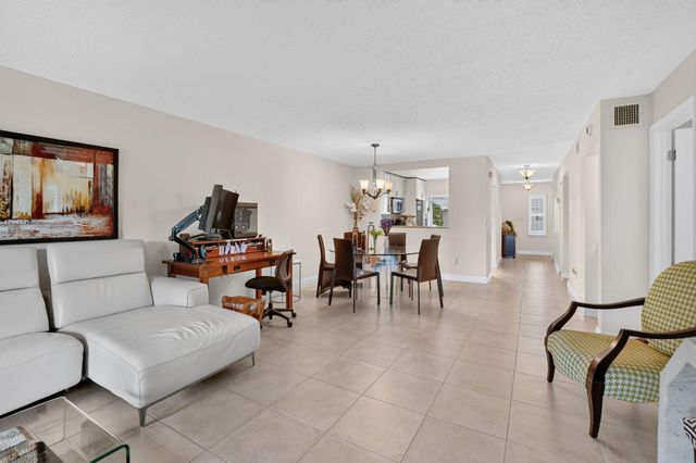 21211 Lago Circle C, Boca Raton, FL 33433