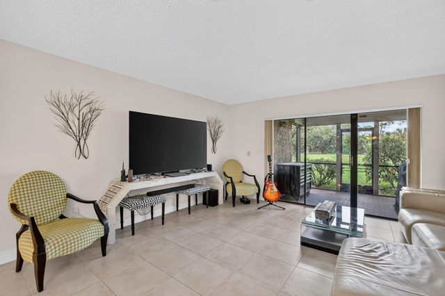 21211 Lago Circle C, Boca Raton, FL 33433