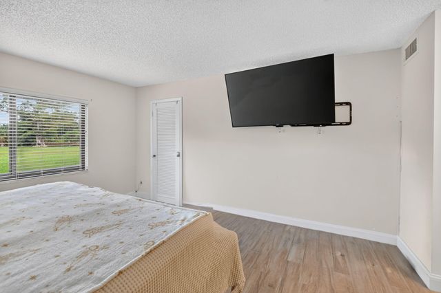 21211 Lago Circle C, Boca Raton, FL 33433