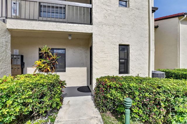 21211 Lago Circle C, Boca Raton, FL 33433