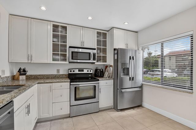 21211 Lago Circle C, Boca Raton, FL 33433