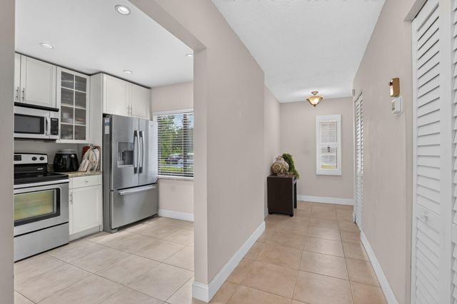 21211 Lago Circle C, Boca Raton, FL 33433