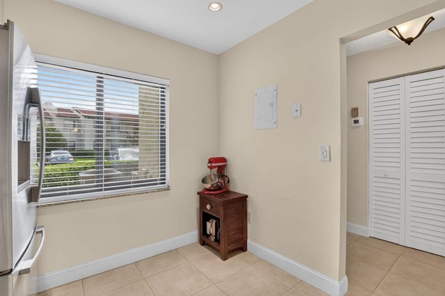 21211 Lago Circle C, Boca Raton, FL 33433