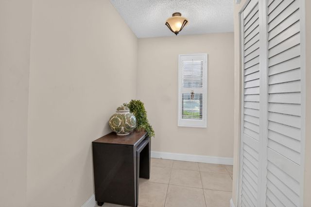 21211 Lago Circle C, Boca Raton, FL 33433