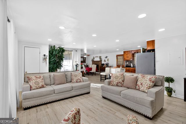 6593 Gresham Street, Union City, GA 30291