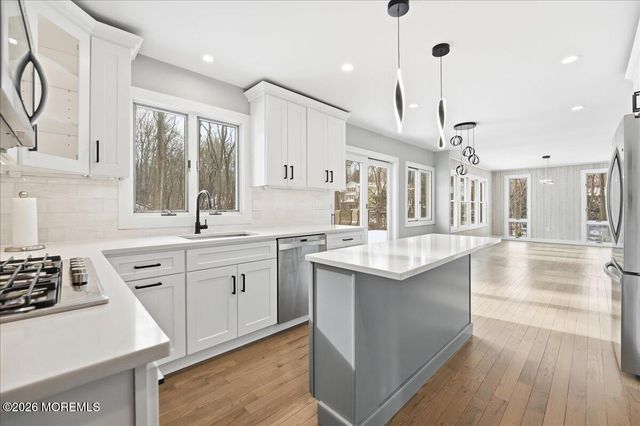 5 Wedgewood Lane, Holmdel, NJ 07733