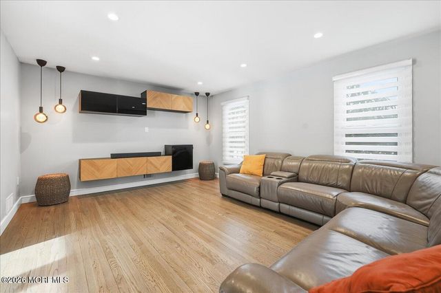 5 Wedgewood Lane, Holmdel, NJ 07733