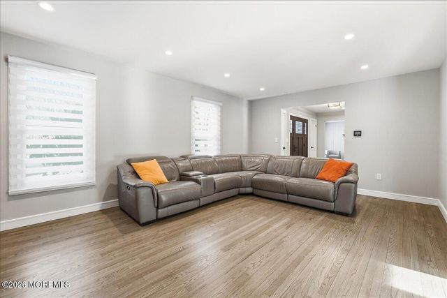 5 Wedgewood Lane, Holmdel, NJ 07733