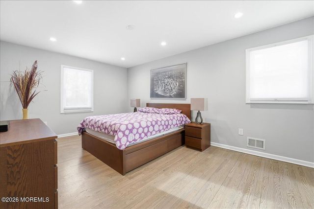 5 Wedgewood Lane, Holmdel, NJ 07733