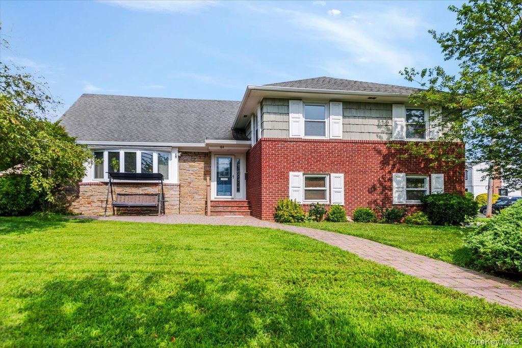 164 Blackheath Road, Lido Beach, NY 11561