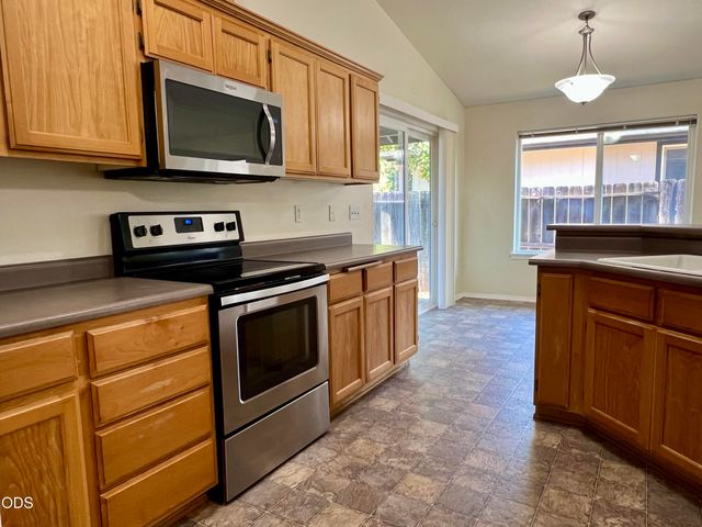 1288 SW Sturgeon Court, Grants Pass, OR 97527