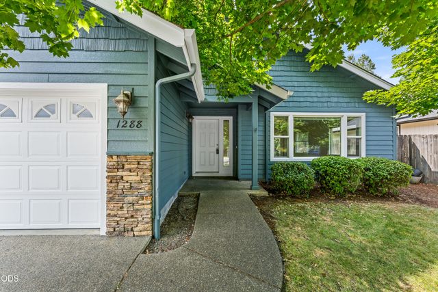 1288 SW Sturgeon Court, Grants Pass, OR 97527