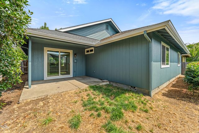 1288 SW Sturgeon Court, Grants Pass, OR 97527