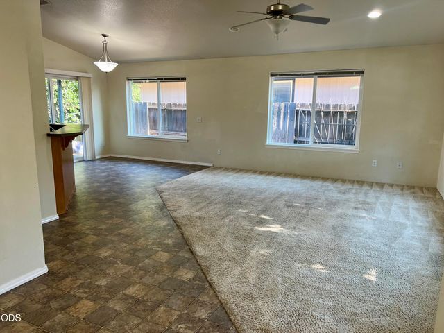 1288 SW Sturgeon Court, Grants Pass, OR 97527