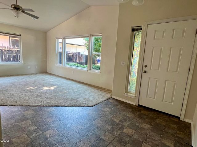 1288 SW Sturgeon Court, Grants Pass, OR 97527