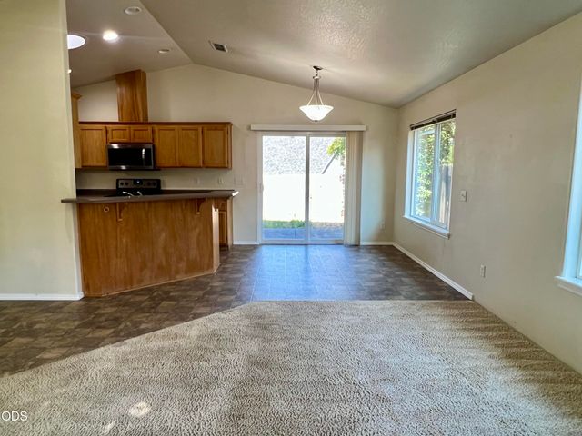 1288 SW Sturgeon Court, Grants Pass, OR 97527