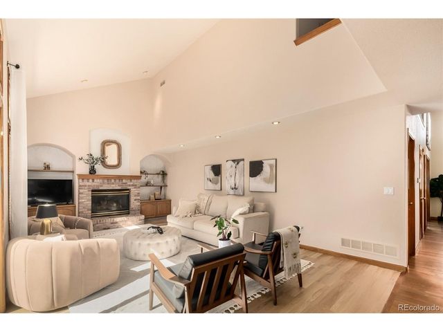 220 Himalaya Ave, Broomfield, CO 80020