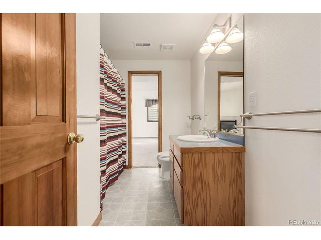 220 Himalaya Ave, Broomfield, CO 80020