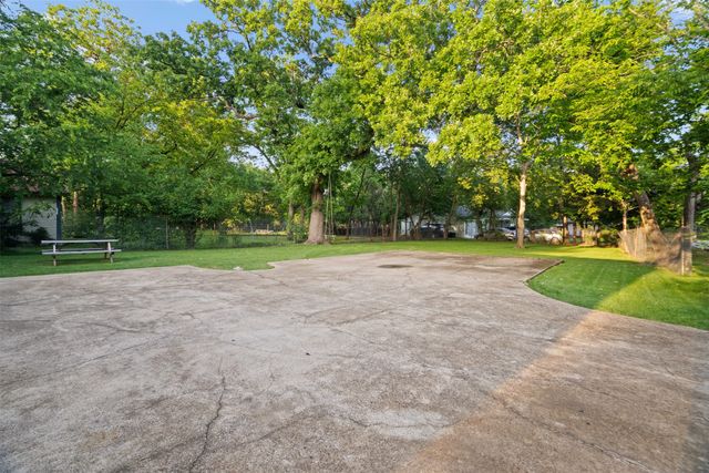 920 N Virginia Street, Terrell, TX 75160