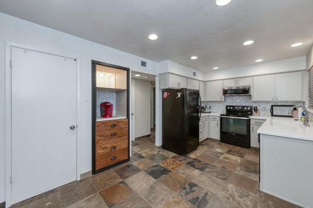 1763 W Santa Ana Avenue, Fresno, CA 93705