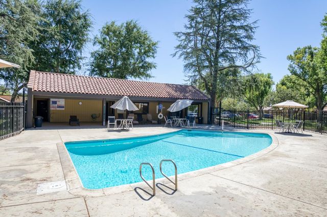 1763 W Santa Ana Avenue, Fresno, CA 93705