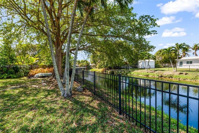 18044 SW 89th Place, Palmetto Bay, FL 33157