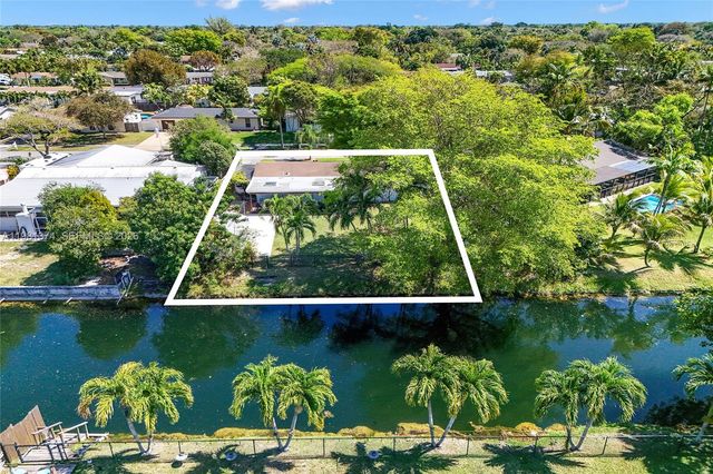 18044 SW 89th Place, Palmetto Bay, FL 33157