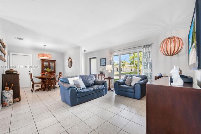 18044 SW 89th Place, Palmetto Bay, FL 33157