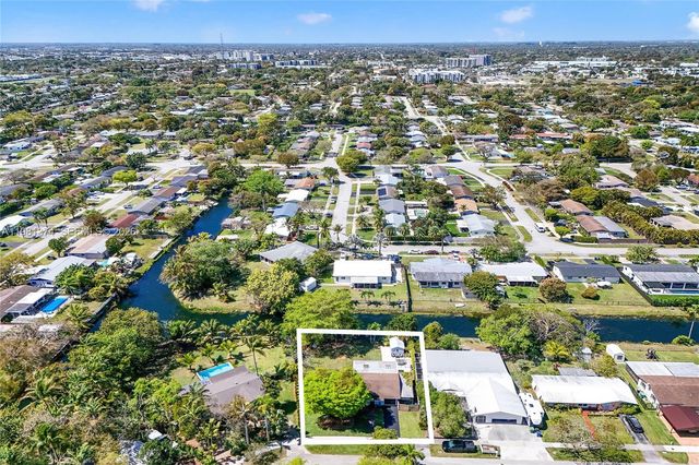 18044 SW 89th Place, Palmetto Bay, FL 33157