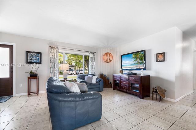 18044 SW 89th Place, Palmetto Bay, FL 33157