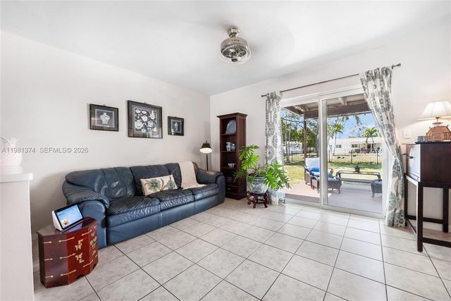18044 SW 89th Place, Palmetto Bay, FL 33157