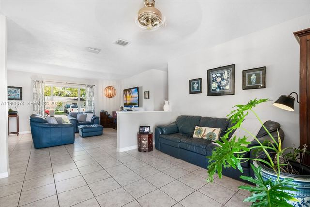 18044 SW 89th Place, Palmetto Bay, FL 33157