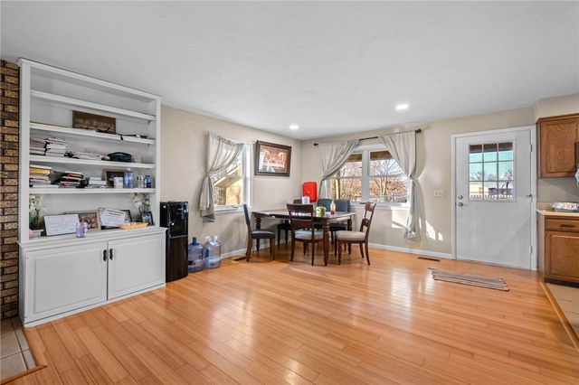 11013 Wpa Road, Gentry, AR 72734