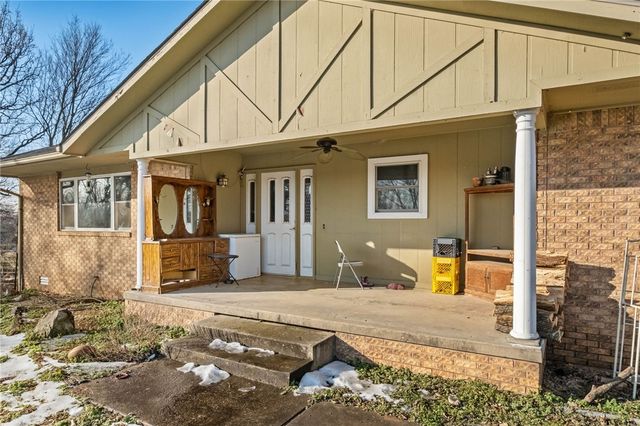 11013 Wpa Road, Gentry, AR 72734