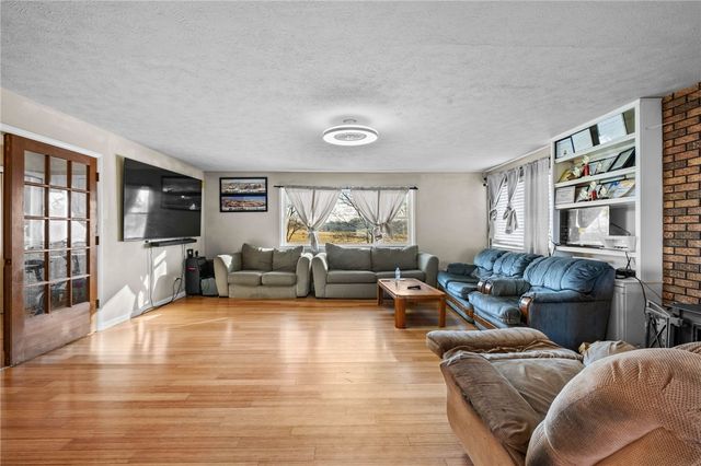 11013 Wpa Road, Gentry, AR 72734