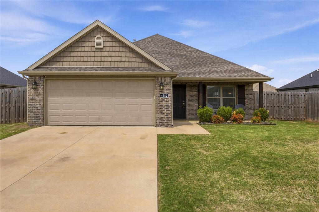 4352 W Havana Avenue, Fayetteville, AR 72704