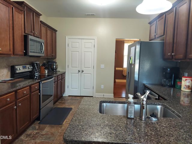 5 Seahorse Court, Benson, NC 27504