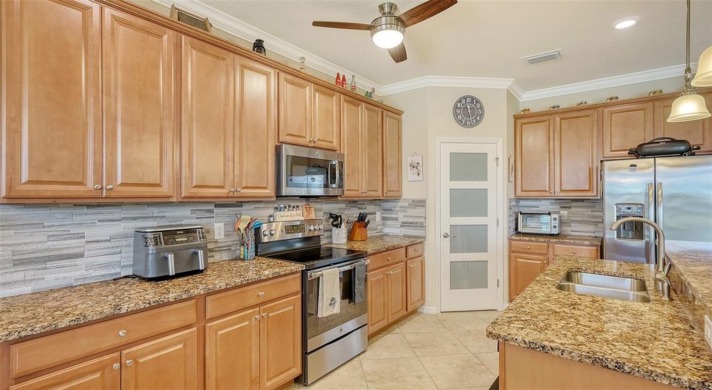 Image 17 of property listing at 6771 WILD LAKE TERRACE, Bradenton, FL 34212