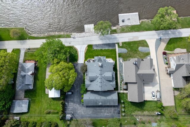855 Canal Shore Drive, Leclaire, IA 52753