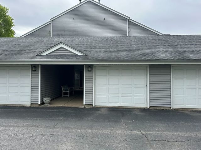 855 Canal Shore Drive, Leclaire, IA 52753